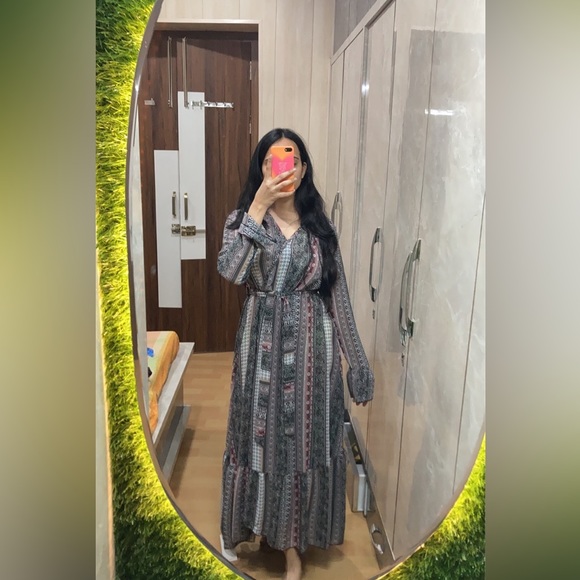 Urbanic A line ruffle dress - Picture 4 of 5